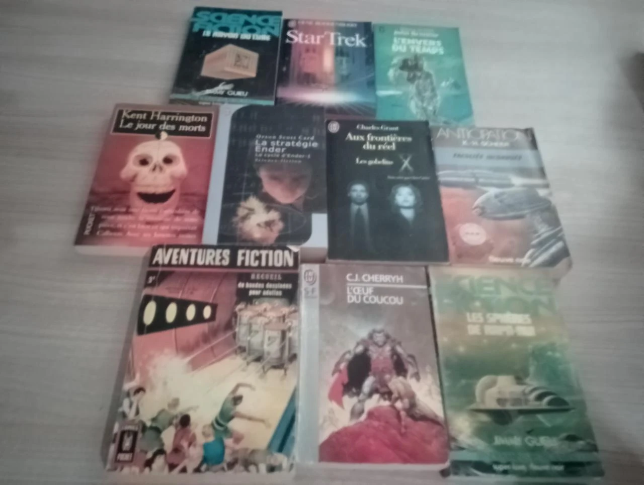 Lot de 10 livres de poches divers (2.99 les 10)(40)